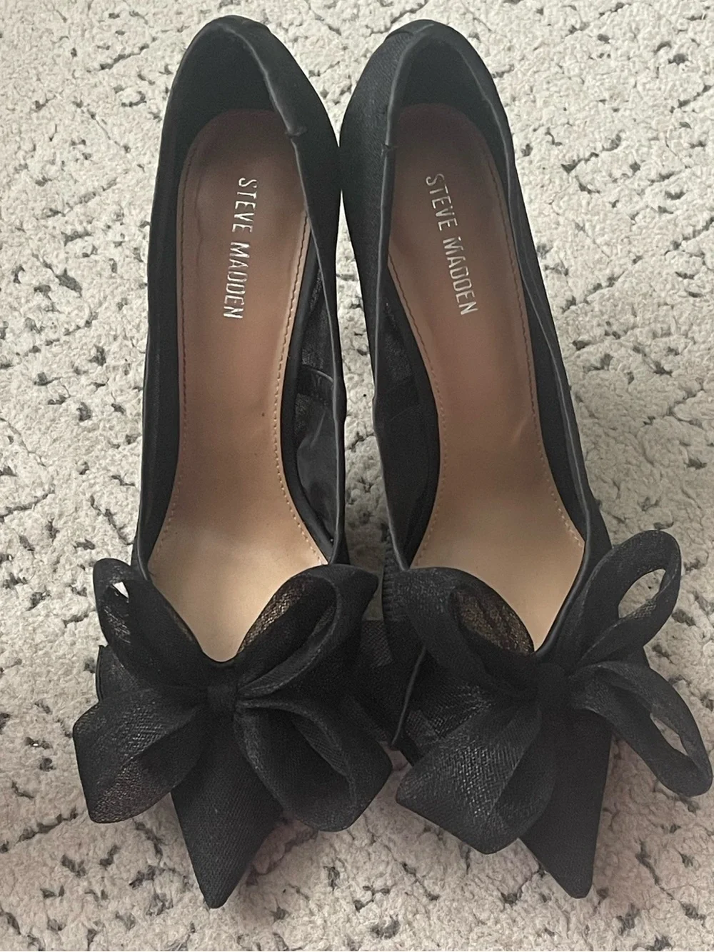 Steve Madden Black Pointed-Toe Stiletto Pump with Bow, TAFFY BLACK - Picture 6 of 6